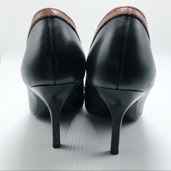 Tory Burch Pump with Gold T detail. - Picture 4 of 8